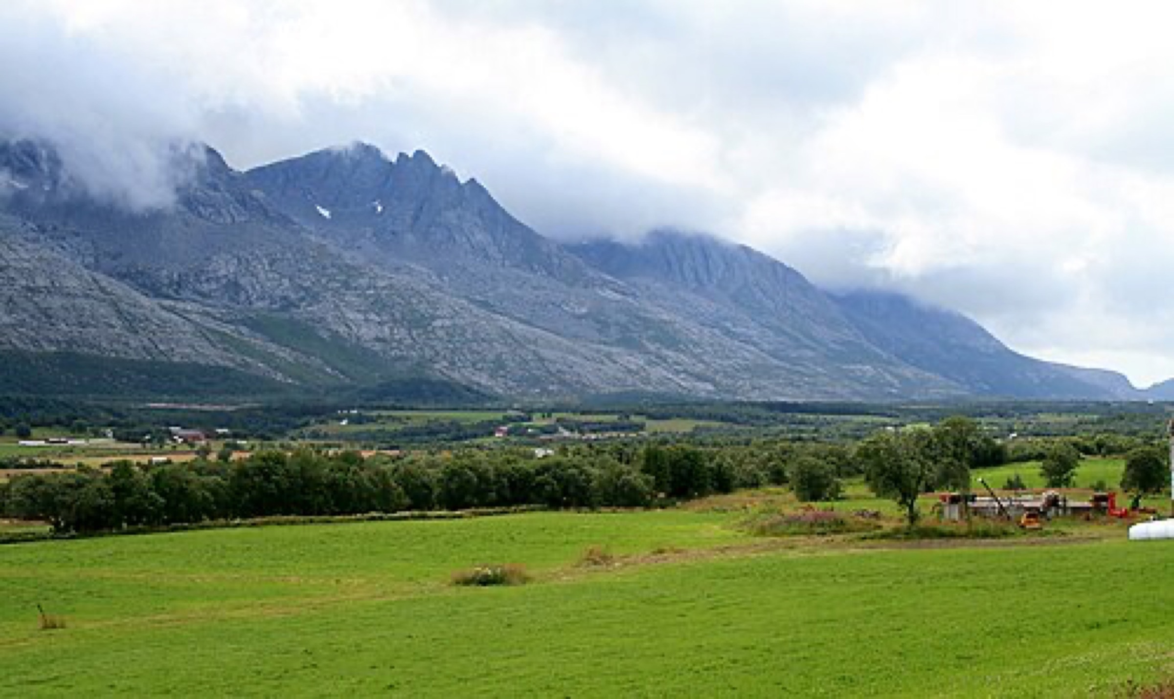 Alsten in Alstahaug, Nordland, photographed in 2007, with the Seven Sisters in the background. The landscape belongs to Eyvindr’s home region; this is not a portrait or an identified view of his residence